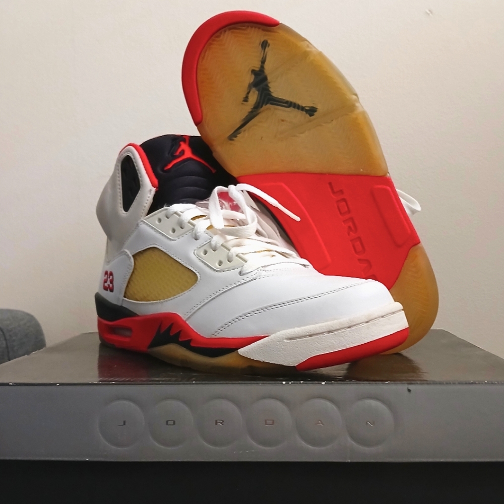 2006 Black tongue air Jordan 5 sz9